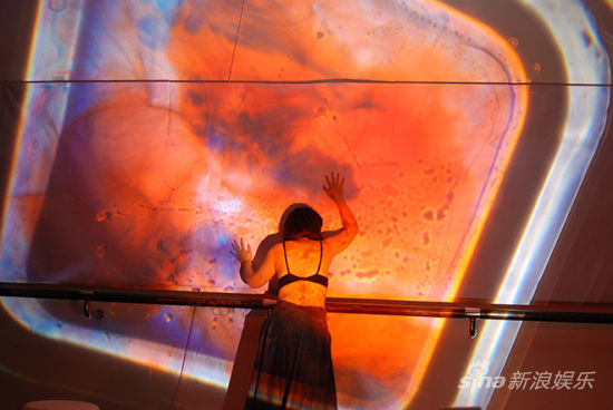 前卫话剧《女人，她说》