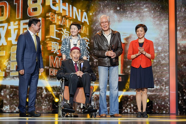 “2018年度中国话剧杰出贡献奖”著名演员朱旭、焦晃 (1).jpg “2018年度中国话剧杰出贡献奖”著名演员朱旭、焦晃 (1).jpg