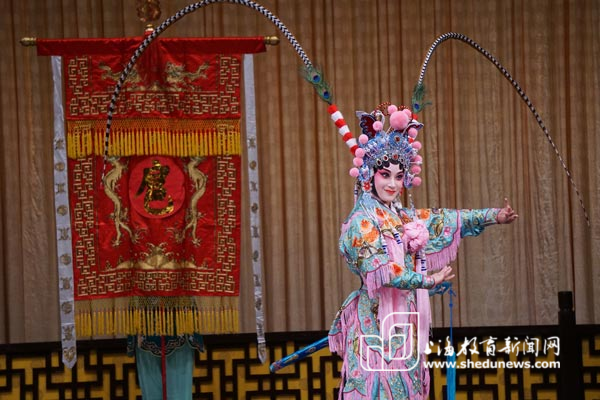 上海青年京昆剧团成立十周年 艺术家献演逸夫舞台