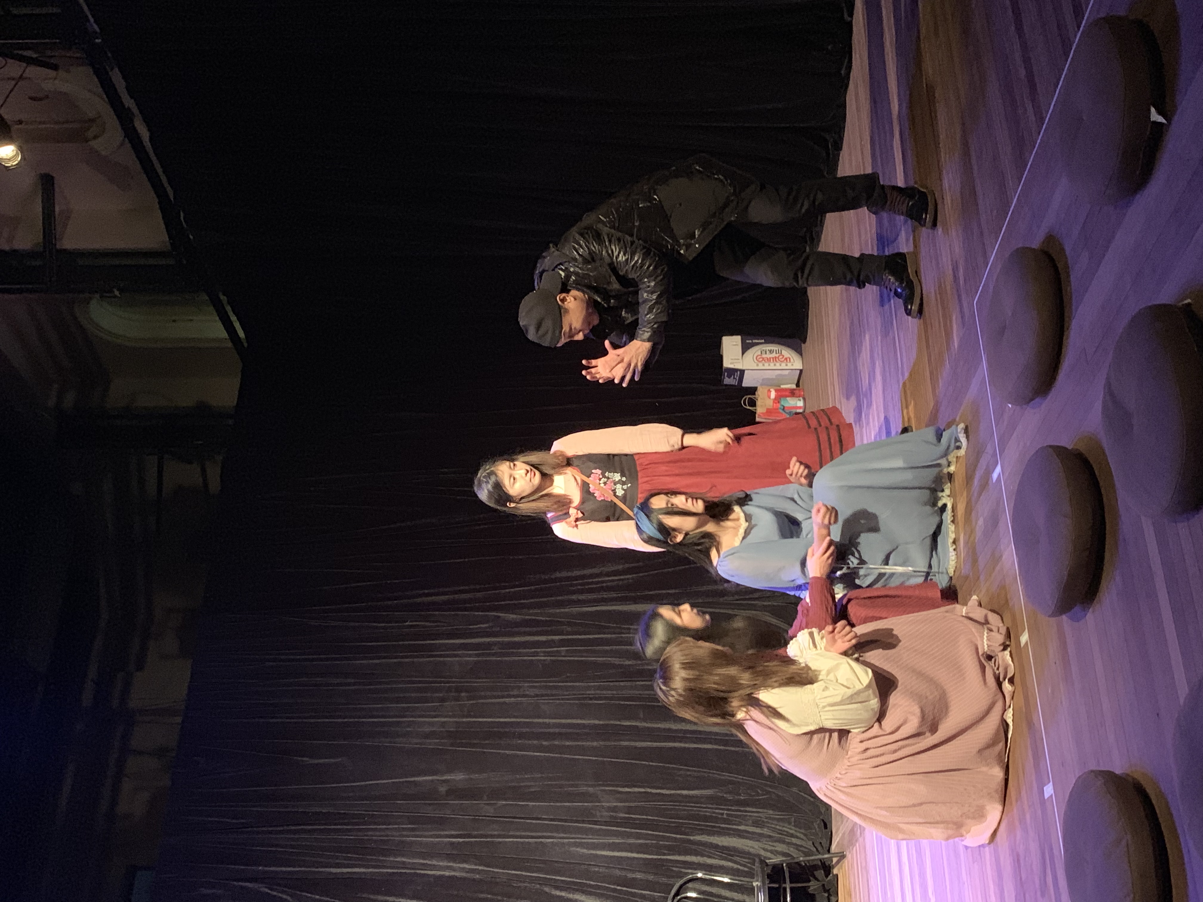 王洛勇教授指导学生排练