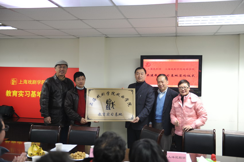 点击在新窗口打开