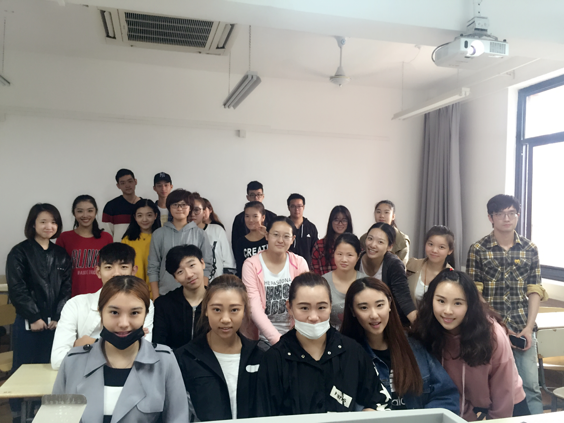 点击在新窗口打开